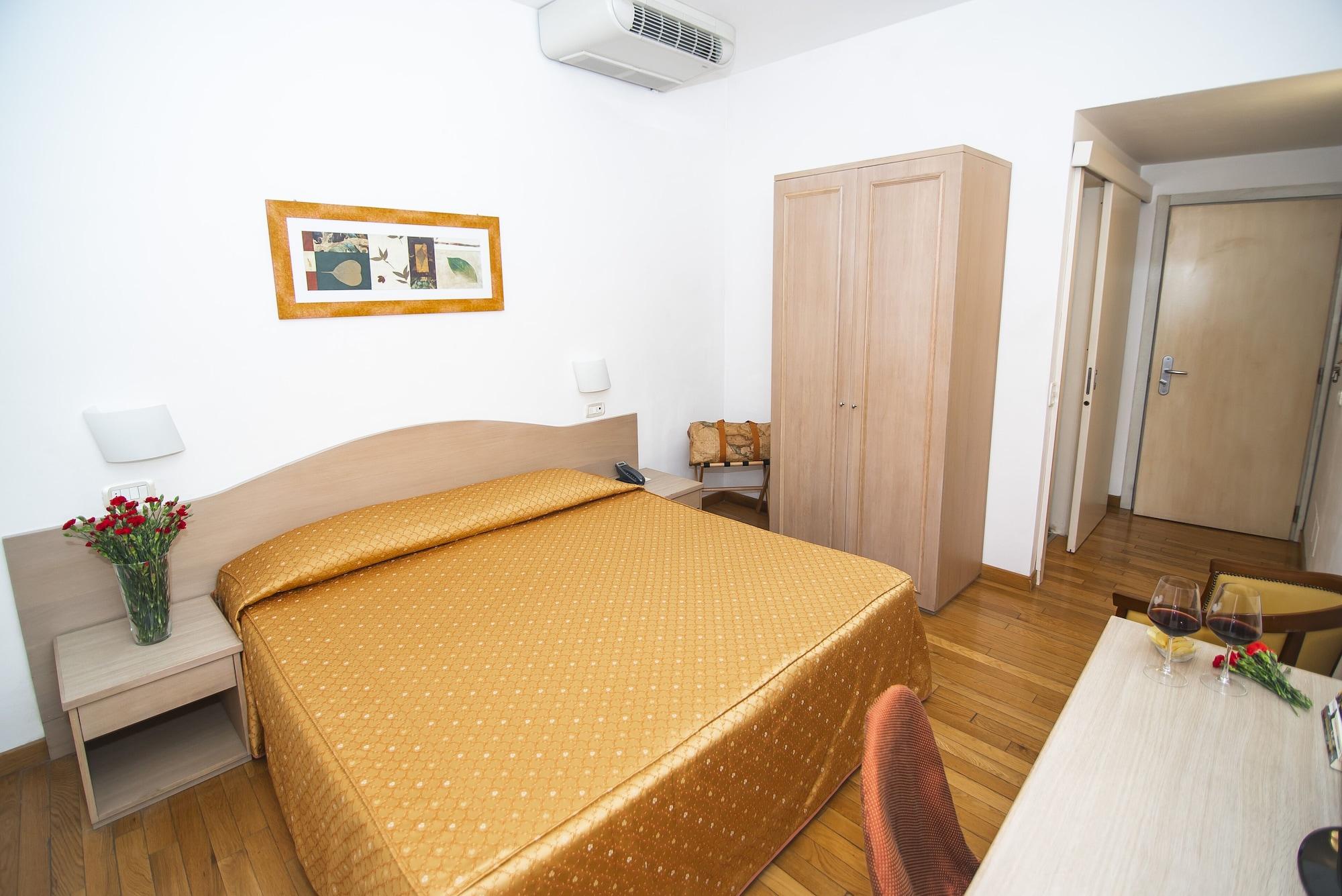 Hotel La Colonna 3*
